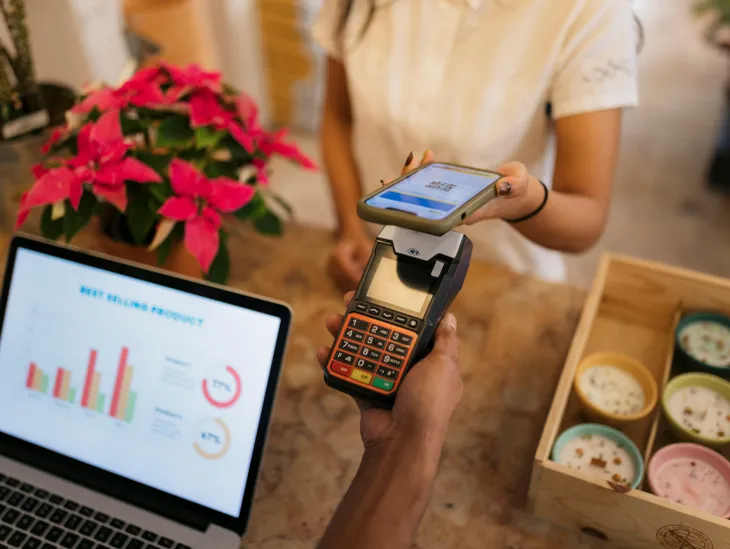 Merchant processing a HAVN member discount at checkout