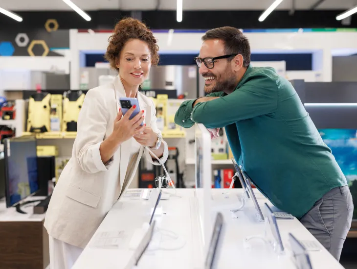 Two HAVN members browsing a participating electronics retailer